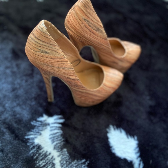 Tan shiek heels - Picture 2 of 2